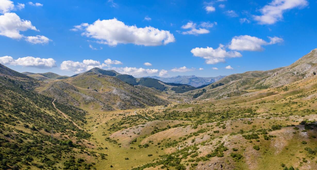 Outdoor Experience - Macedonië: National Park Pelister, Ohrid en Matka Canyon - MacedoniëDownhill hike 'Golden Mountain'