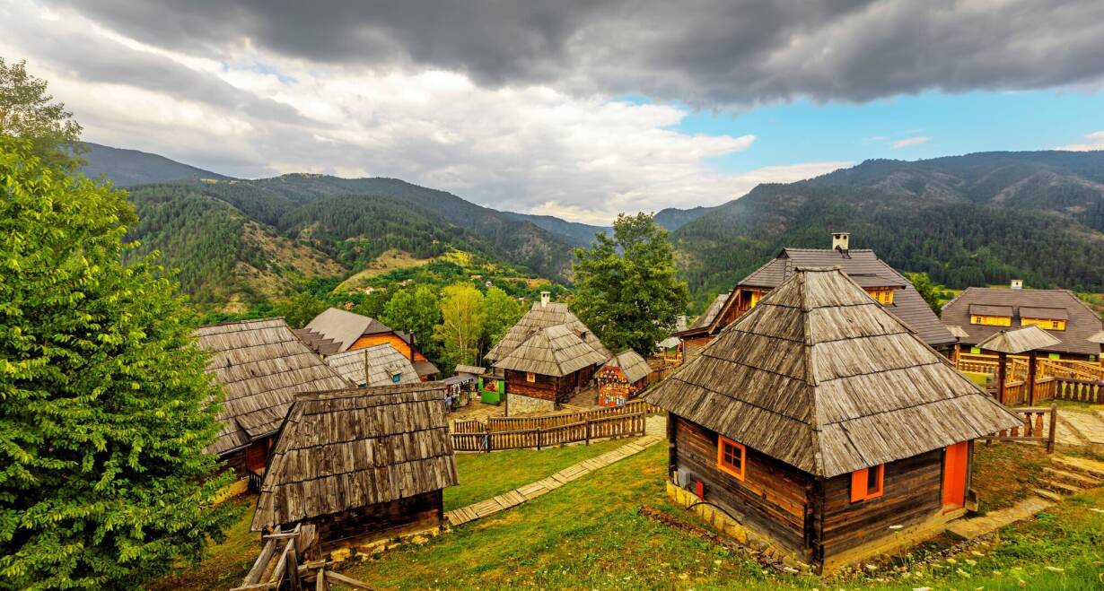 Servië Actief & Cultuur: Novi Sad, Arandjelovac & Belgrado - ServiëTrein tour Sargan Osmica en bezoek aan Mecavnik/Drvengrad