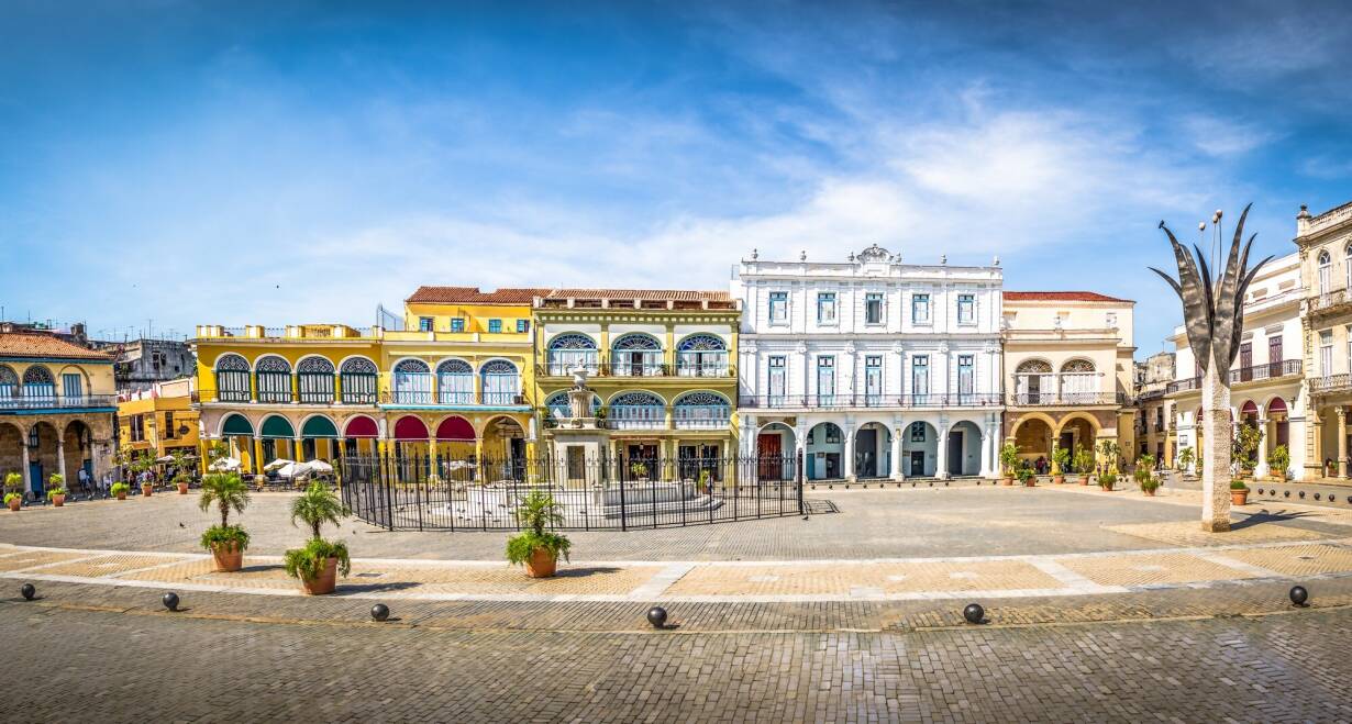 Cuba: het land van felgekleurde oldtimers, tabaksvelden en hagelwitte stranden - CubaKoloniaal Havana