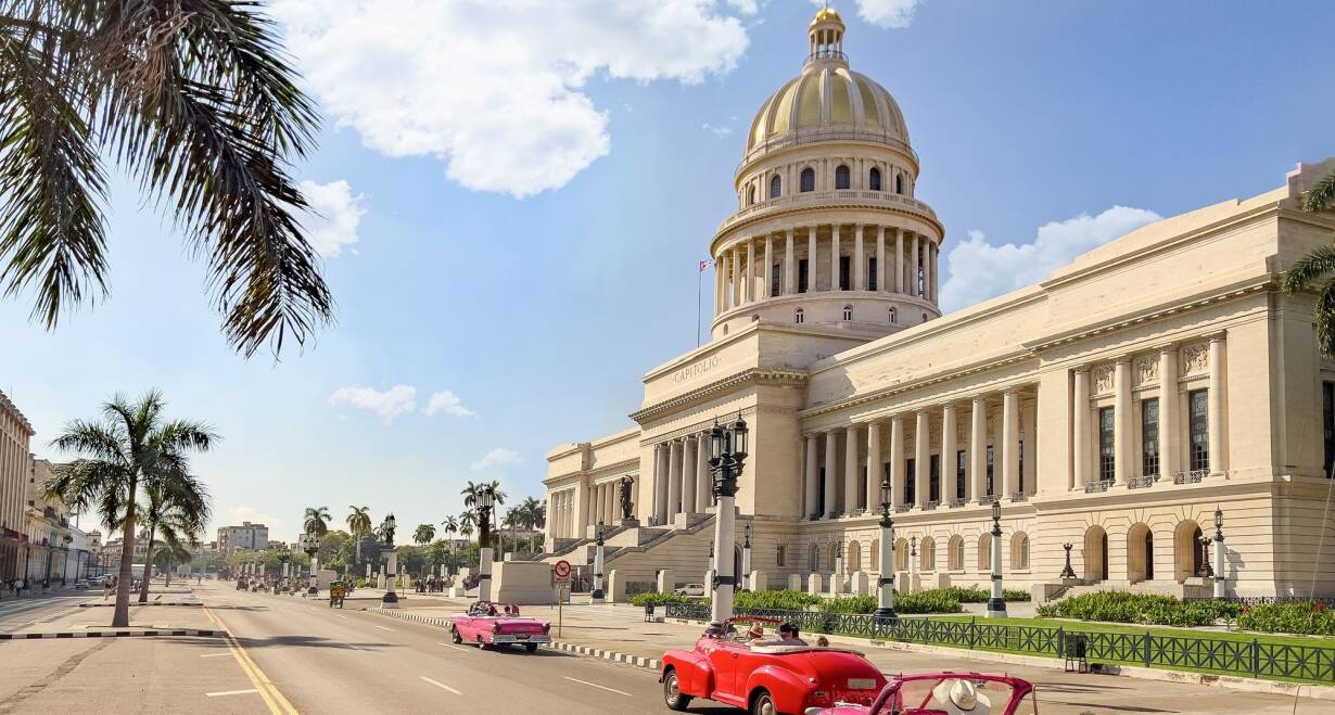 Cuba: het land van felgekleurde oldtimers, tabaksvelden en hagelwitte stranden - CubaVaradero - Havana - Amsterdam