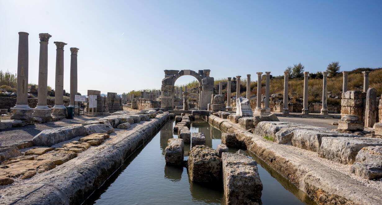 Turkije: ondergrondse steden in Cappadocië, dal van Göreme en het strand in Antalya - TurkijeKonya - Antalya (ca. 270 km)