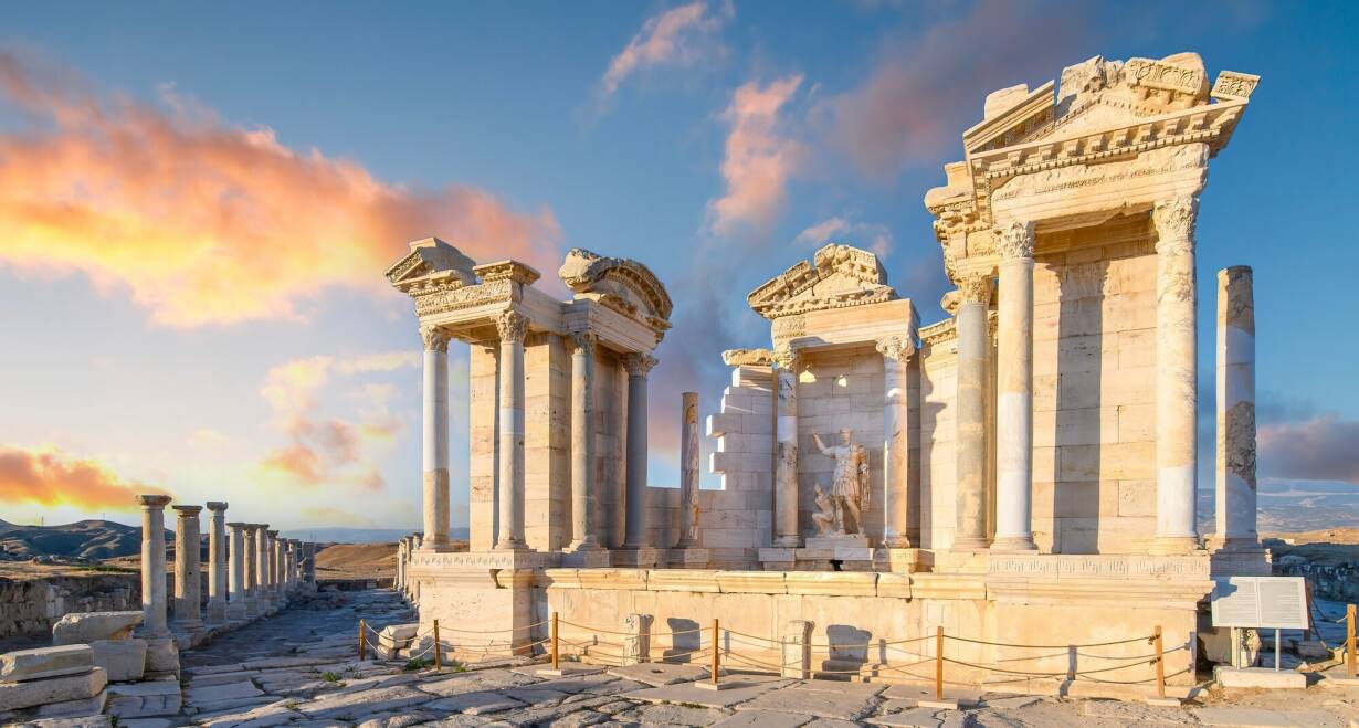 Turkije: ondergrondse steden in Cappadocië, dal van Göreme en het strand in Antalya - TurkijeLaodicéa