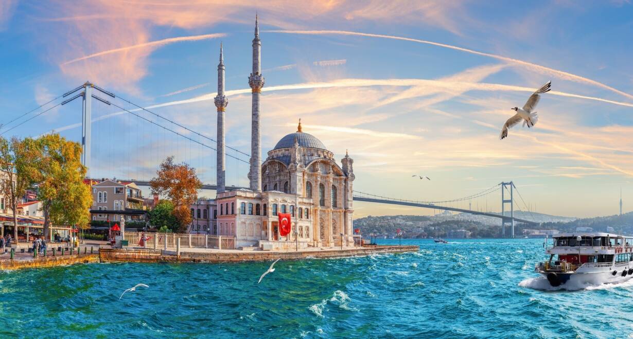 Turkije: ondergrondse steden in Cappadocië, dal van Göreme en het strand in Antalya - TurkijeIzmir - Istanbul (ca. 500 km)